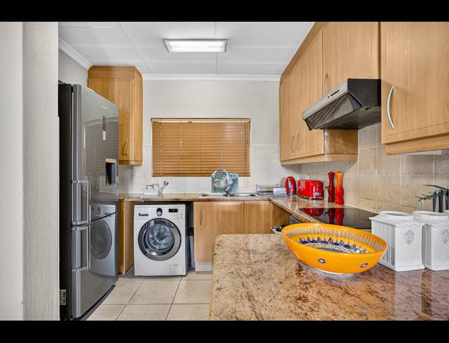 2 BEDROOM APARTMENT FOR SALE IN MAROELADAL
